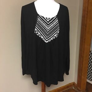 Maurice’s Longsleeved shirt w/ cutout.